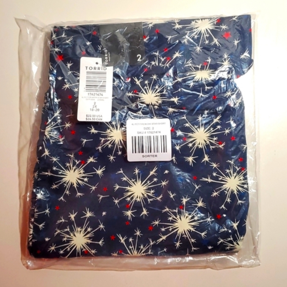 ❤️NWT TORRID 9" BIKE SHORT - 9" BERMUDA FIREWORKS AMERICANA - PLUS SIZE - Picture 9 of 11